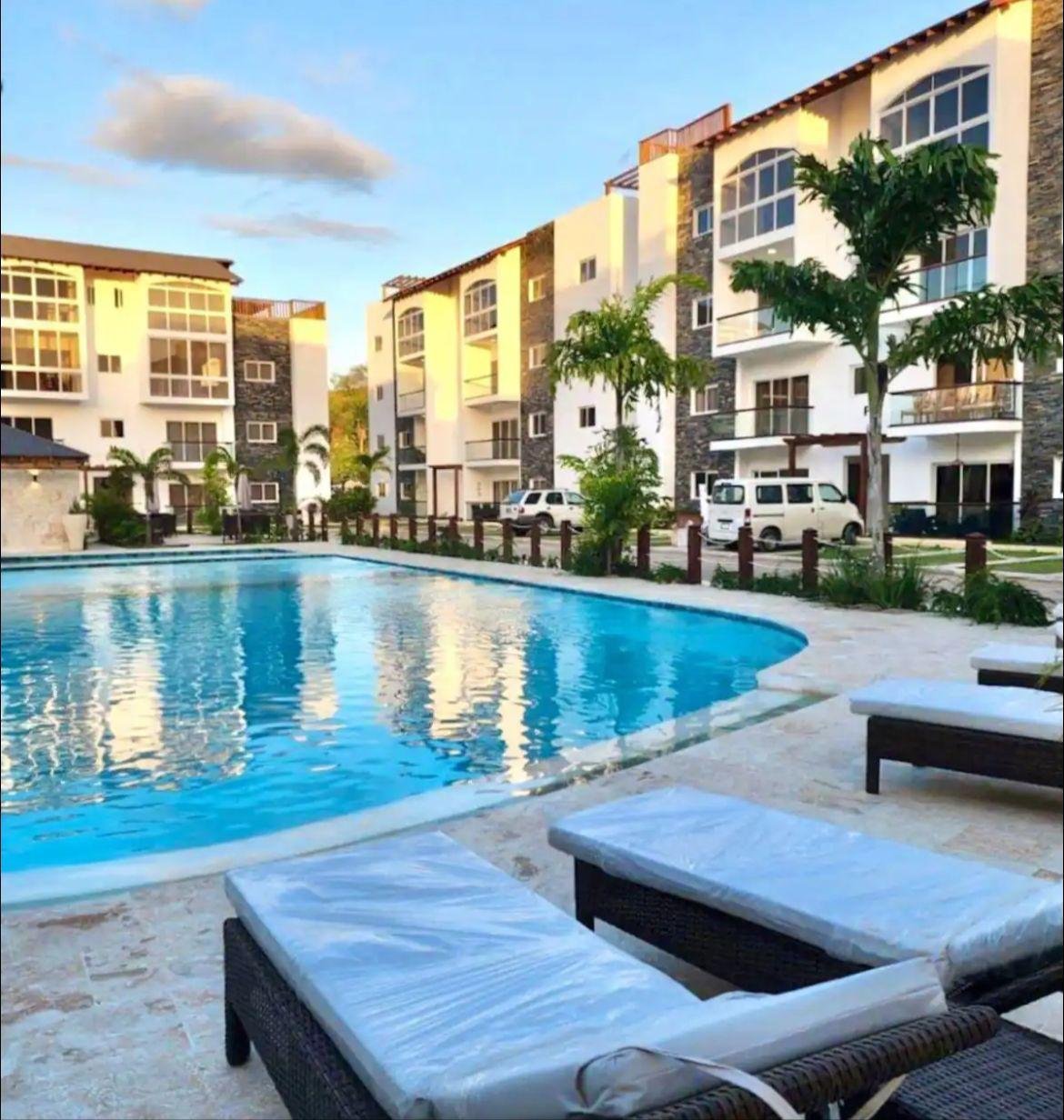 Apartamento En Popi (20) Piscina en complejo residencial moderno con palmeras